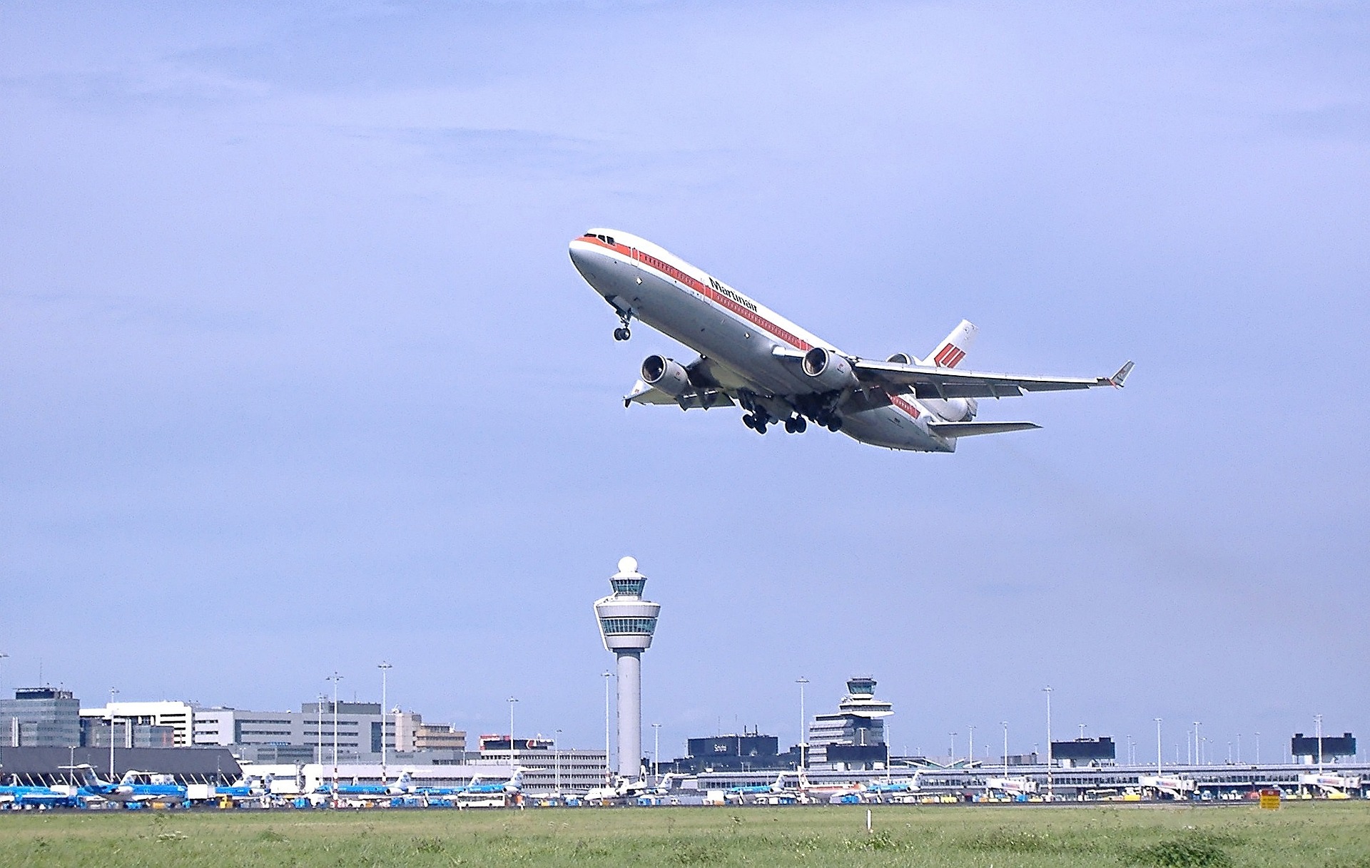 Vuelos comerciales son controlados por una «torre digital remota» que se encuentra a 115 km del aeropuerto de Londres